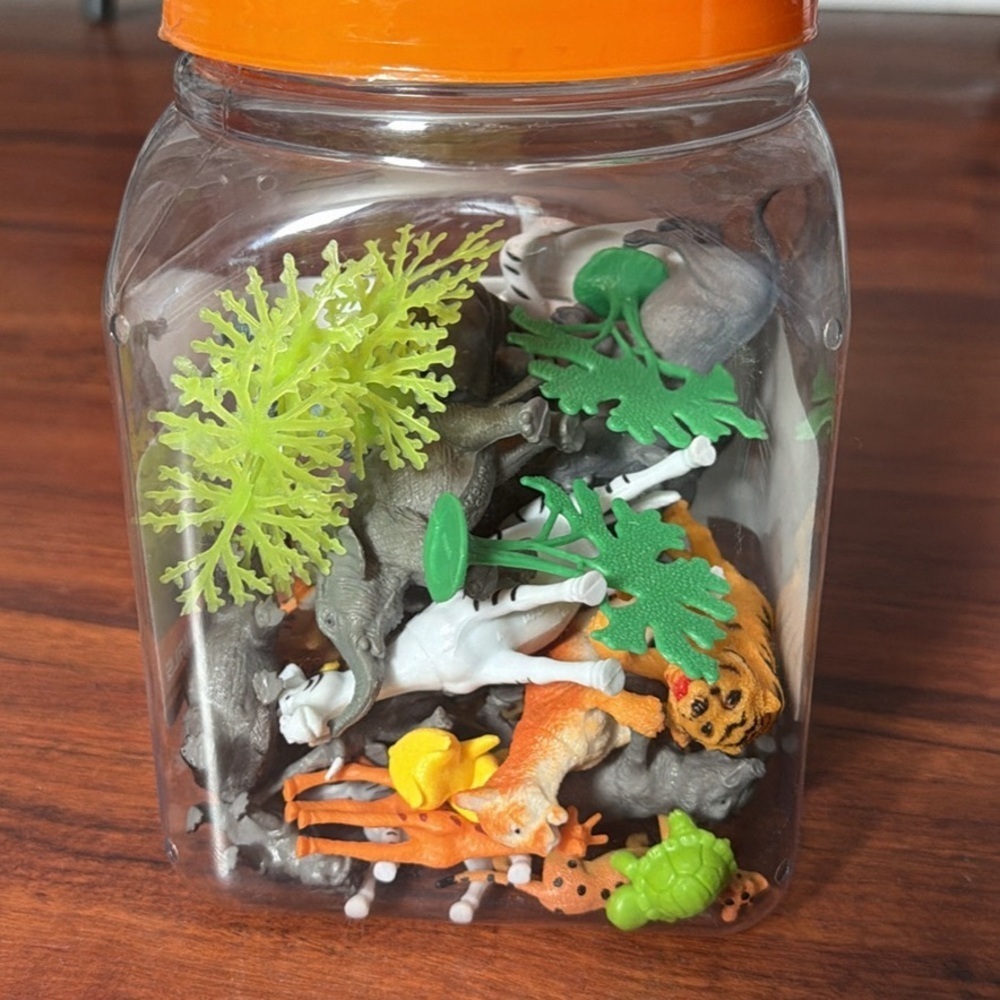 Wildlife Adventure Animal Playset safari animals half inch to 2 inches‎